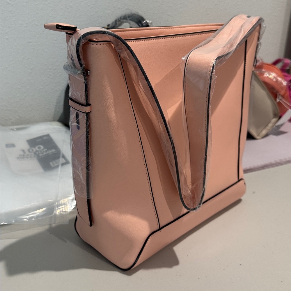 French Connection
Olympia Bucket Shoulder Bag Mellow Peach Color - Picture 4 of 7